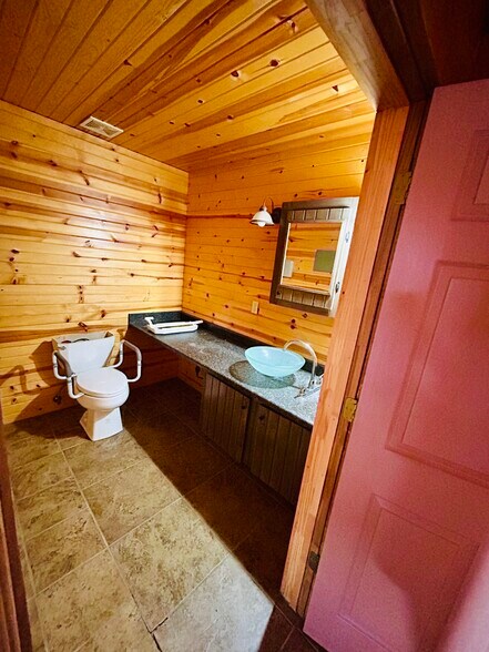 More Photos Of 3805 S Limit Ave, Sedalia General Retail For Lease