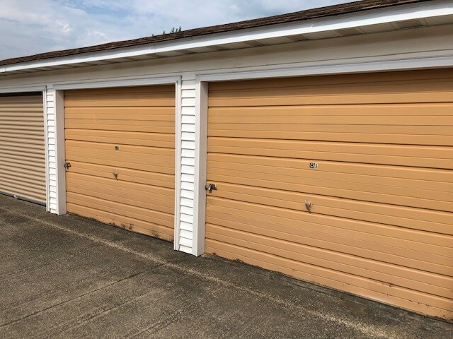 More Photos Of 116 E Church St, Savoy Self Storage For Sale