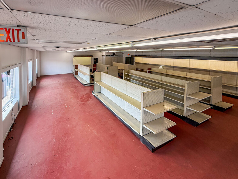 More Photos Of 1315 W State St, Bristol Office For Lease