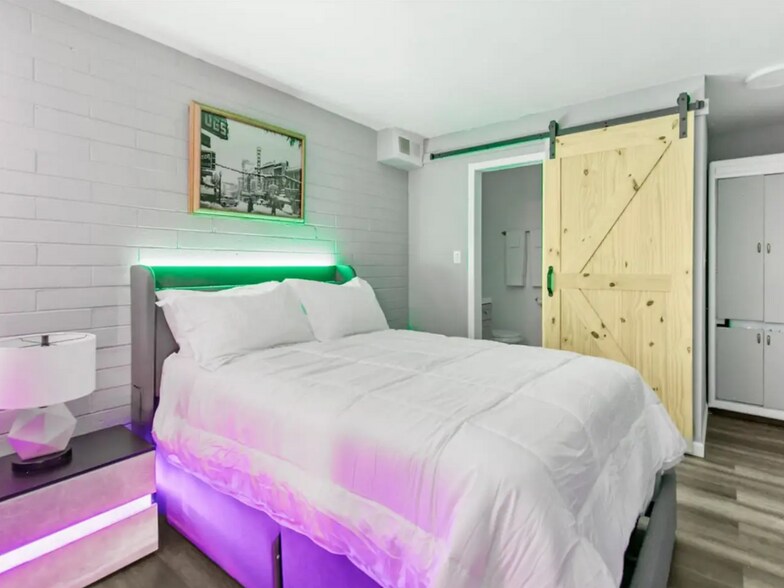 More Photos Of 250 W Commercial Row, Reno Hotel For Sale