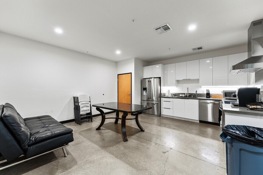 More Photos Of 1635 Cebrian St, West Sacramento General Retail For Sale