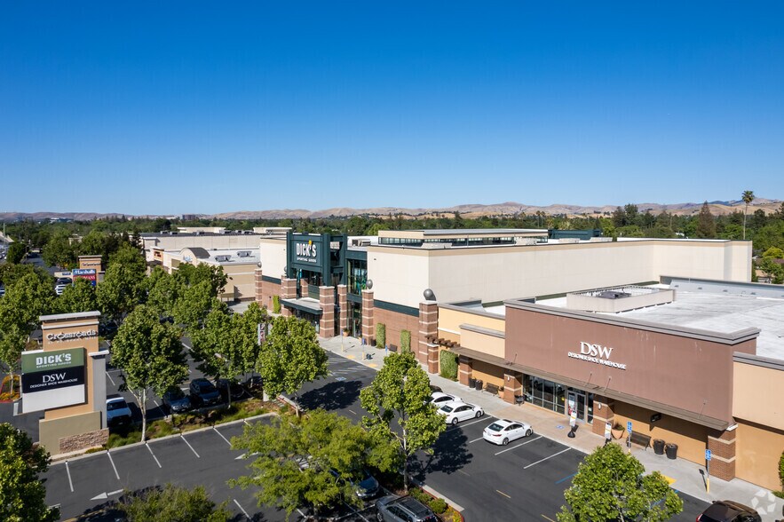 More Photos Of 2302 Monument Blvd, Pleasant Hill Department Store For Sale