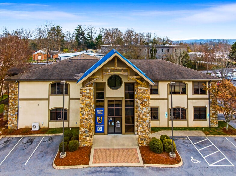 More Photos Of 101 Jack St, Hendersonville Bank For Sale