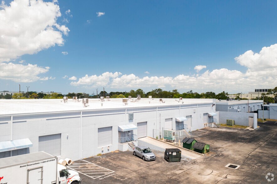 More Photos Of 2880 N Scherer Dr, Saint Petersburg Unknown For Lease