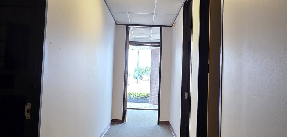 More Photos Of 1309 W Fairmont Pky, La Porte Unknown For Lease