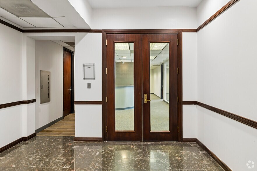 More Photos Of 300 W Pratt St, Baltimore Office For Lease