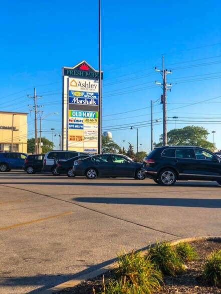 More Photos Of 8201-8307 W Golf Rd, Niles Unknown For Lease