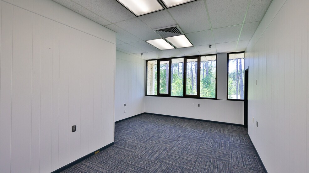 More Photos Of 2 Commerce Blvd, Palm Coast Warehouse For Lease