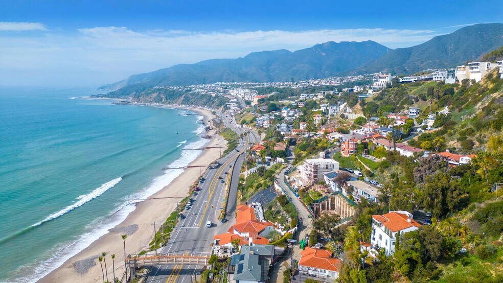 More Photos Of 17575 Pacific Coast Hwy, Pacific Palisades Loft Creative Space For Lease