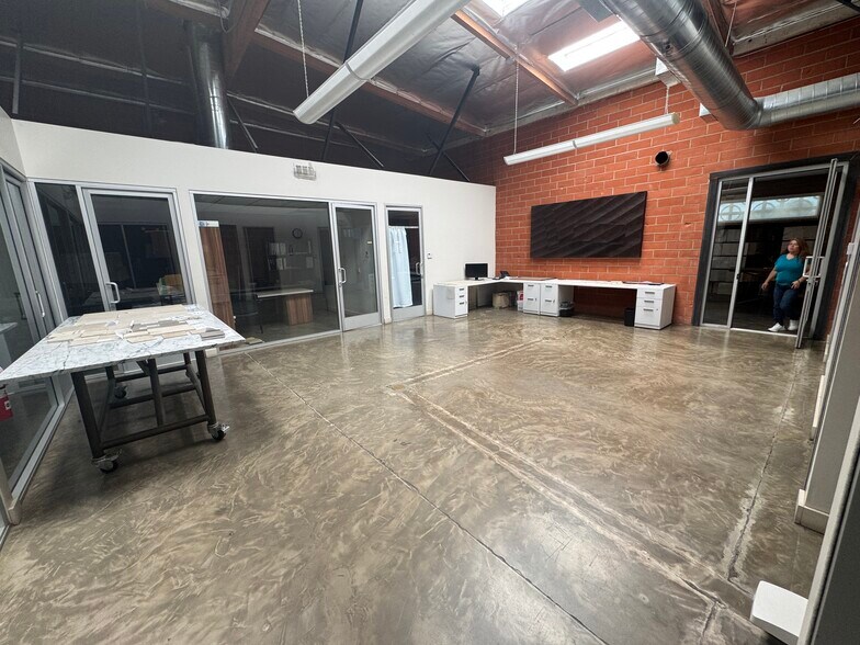 More Photos Of 8456 San Fernando Rd, Sun Valley Warehouse For Lease