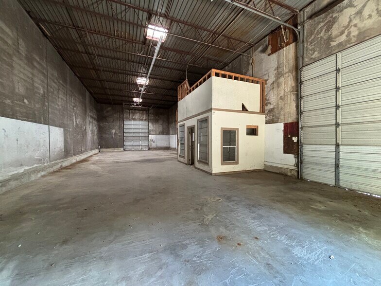 More Photos Of 1200 Fort Worth Dr, Denton Auto Repair For Lease