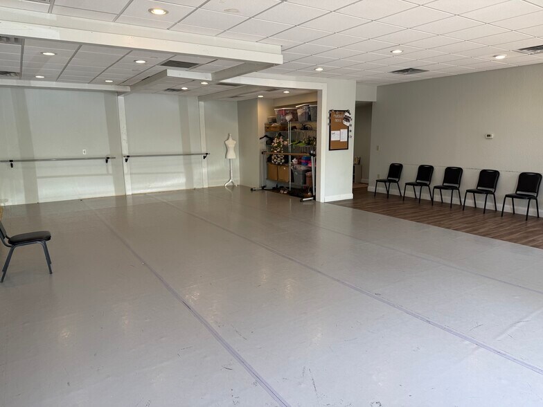 More Photos Of 11921 Kingston Pike, Farragut Storefront For Lease