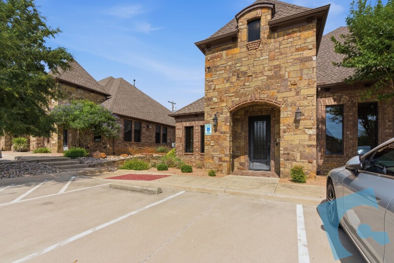 More Photos Of 9145 Belshire Dr, North Richland Hills Medical For Lease