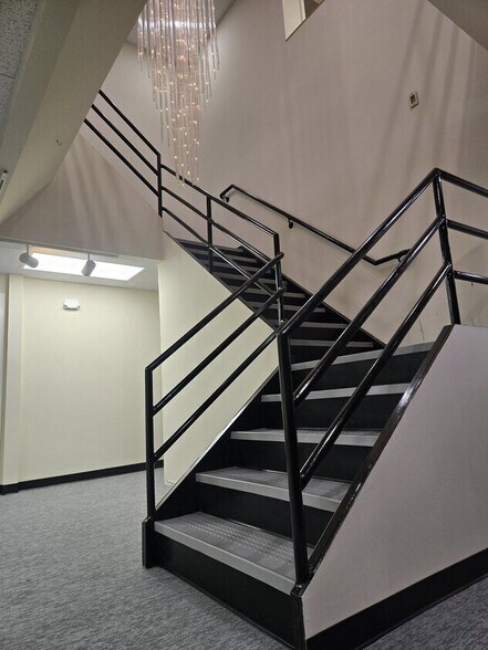 More Photos Of 850 High St, Holyoke Medical For Lease