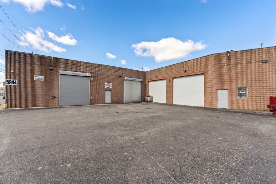 More Photos Of 5944 W 65th St, Chicago Service For Sale