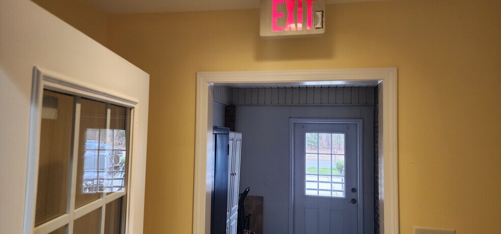 More Photos Of 4015 Fawnbrooke Dr, Indian Trail Veterinarian Kennel For Sale