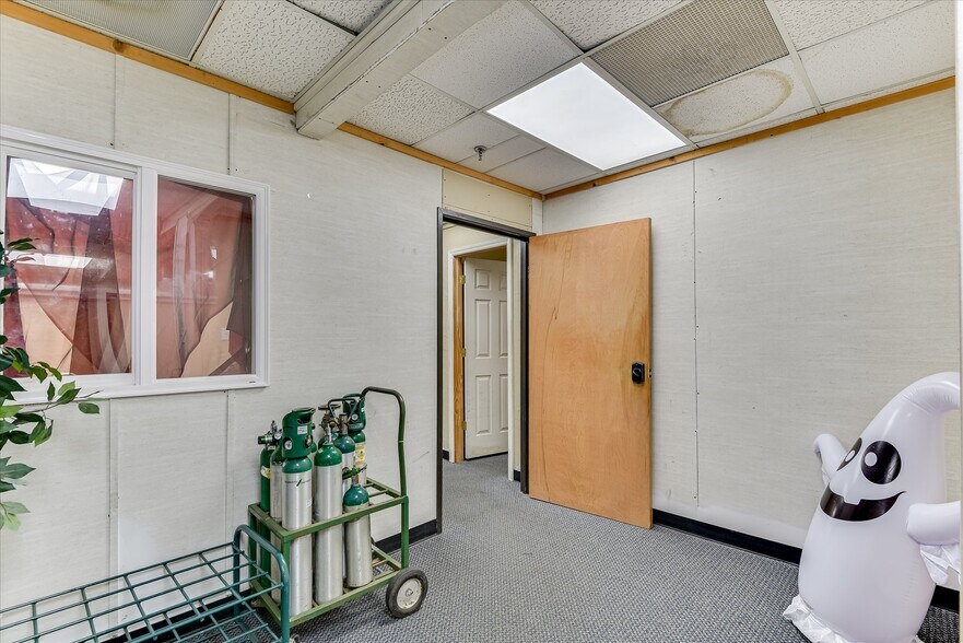 More Photos Of 1089 Augusta Rd, Warrenville Office For Sale
