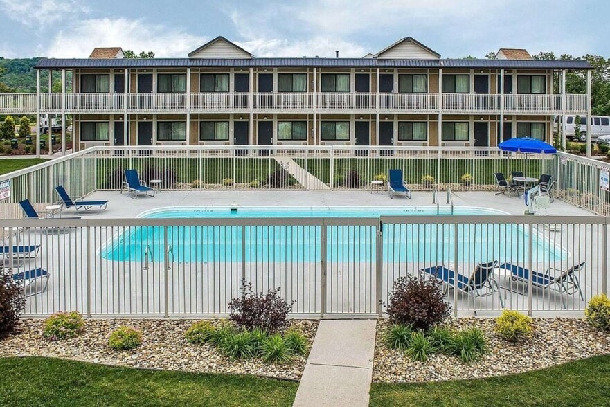 More Photos Of 1945 Southgate Pky, Cambridge Hotel For Sale