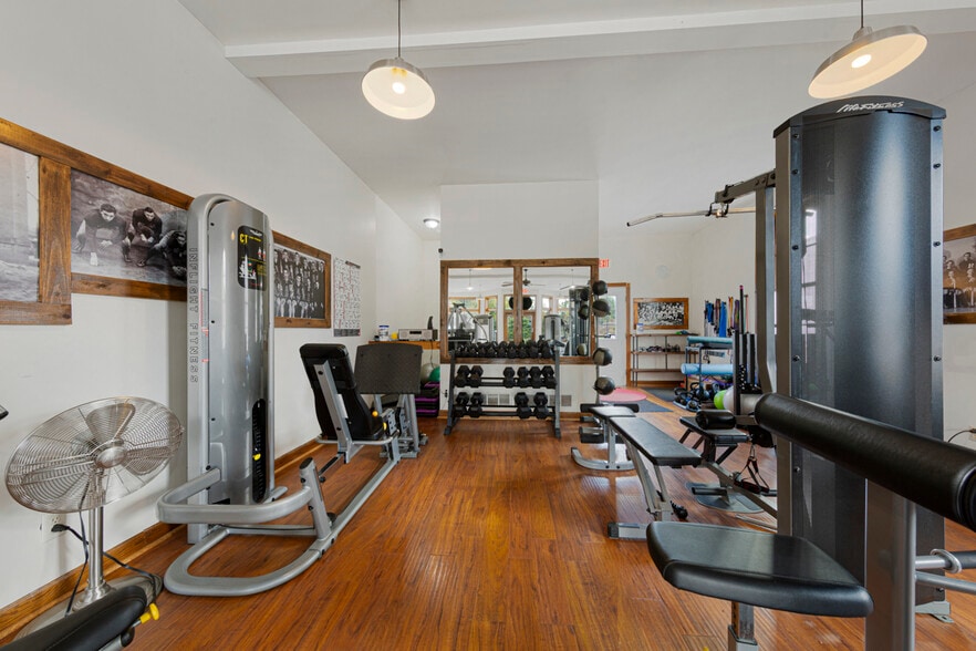 More Photos Of 305 Main St, Henderson Storefront Retail Residential For Sale