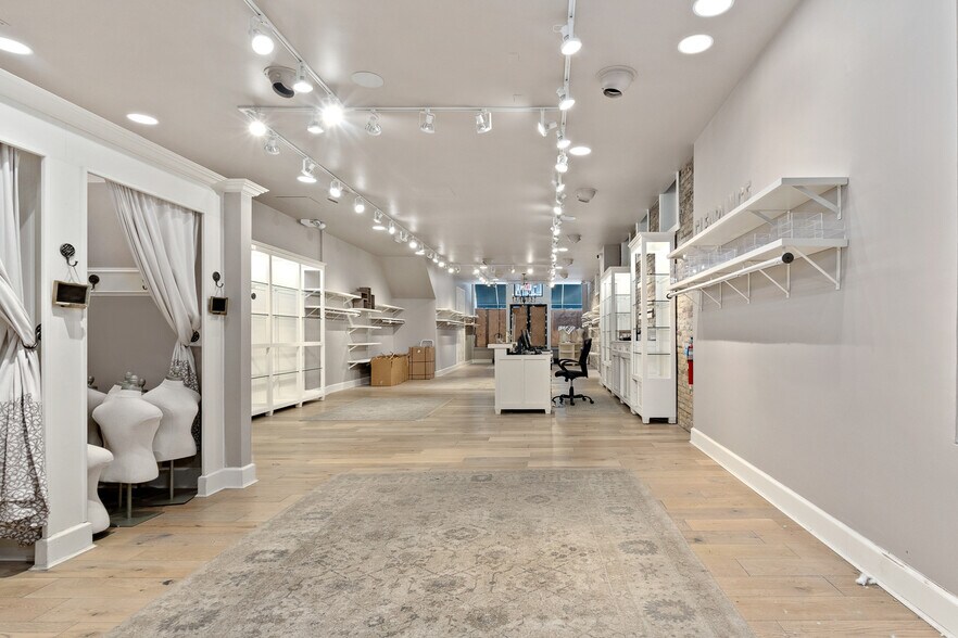 More Photos Of 2012 N Halsted St, Chicago Storefront Retail Office For Lease