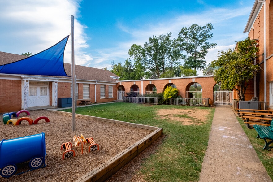 More Photos Of 4401 Woodlawn Dr, Little Rock Religious Facility For Sale