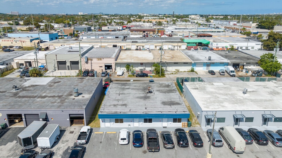 More Photos Of 1053-1057 NE 43rd St, Oakland Park Warehouse For Lease