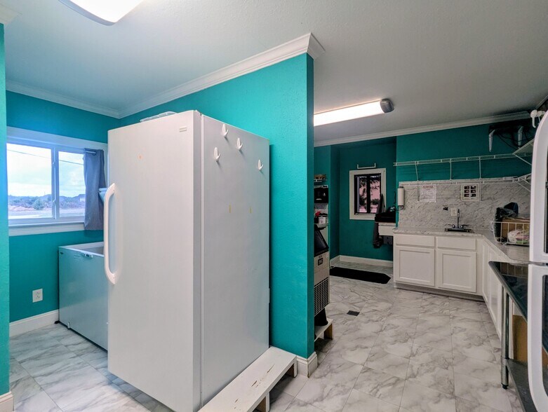 More Photos Of 422 N Lhs Dr, Lumberton Freestanding For Sale