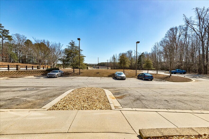 More Photos Of 2030 Avalon Pky, McDonough Office For Sale