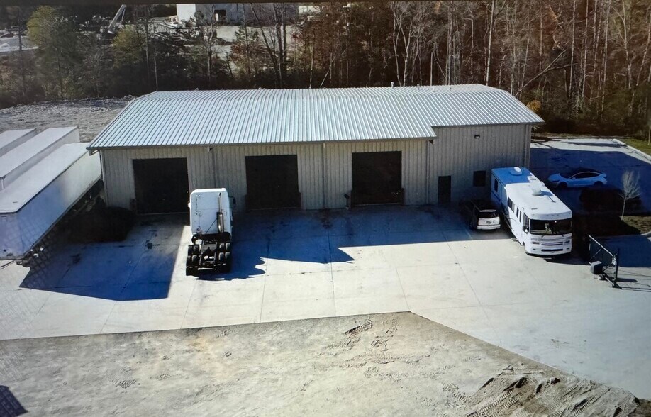 More Photos Of 150 Hiram Industrial Rd, Hiram Warehouse For Sale