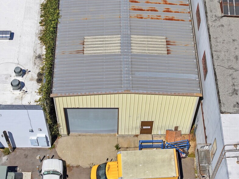 More Photos Of 2757 16th St, San Francisco Warehouse For Lease