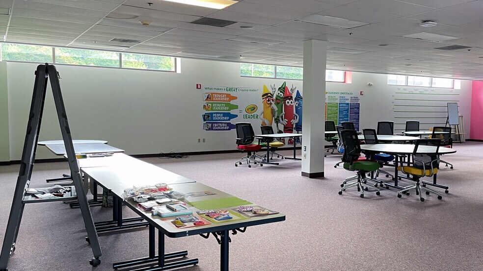 More Photos Of Edgewood Avenue, Easton Office For Lease