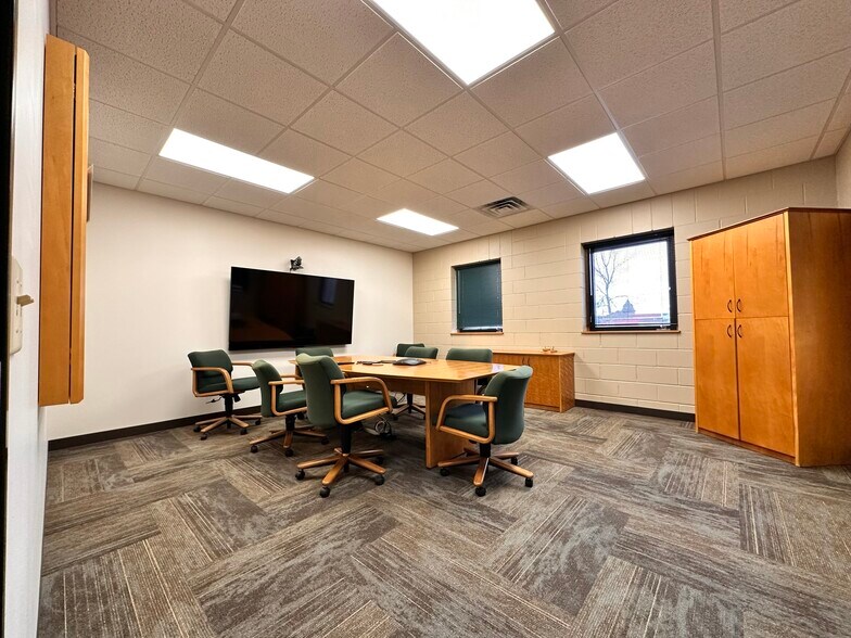 More Photos Of 118 3rd St E, Ashland Office For Sale