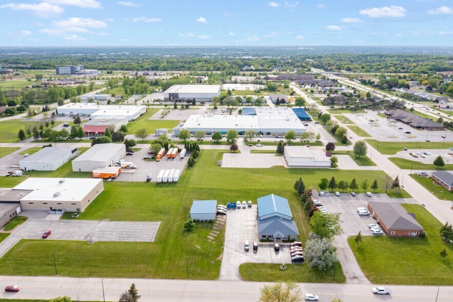 More Photos Of 844 Ontario Rd, Green Bay Showroom For Sale
