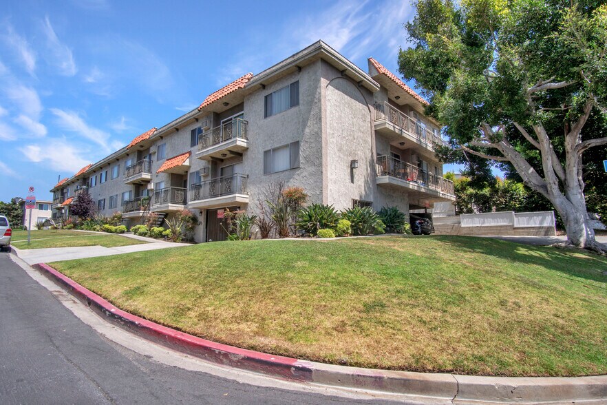 More Photos Of 11060-11070 Rose Ave, Los Angeles Apartments For Sale