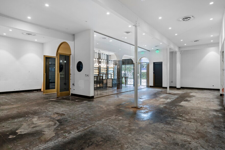 More Photos Of 516-518 N La Brea Ave, Los Angeles Storefront Retail Office For Sale