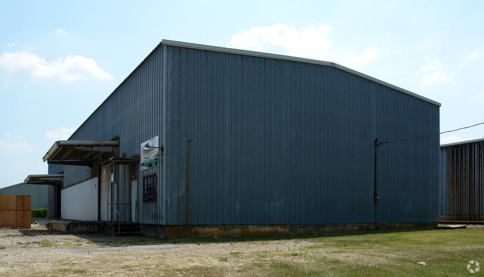 More Photos Of 251 Poe St, Fayetteville Warehouse For Lease