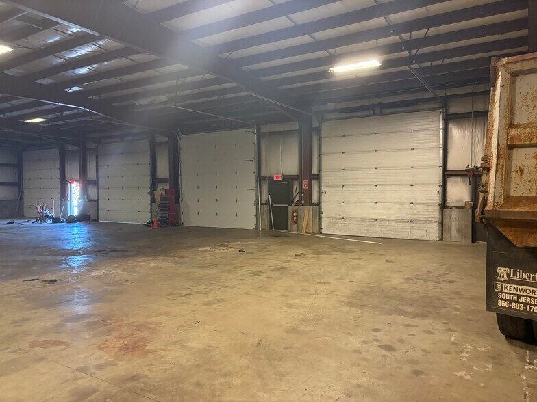 More Photos Of 27 Appian Way, Smithfield Warehouse For Lease