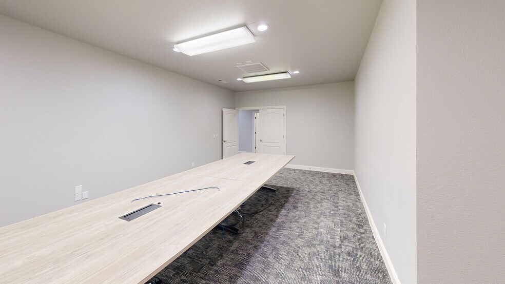 More Photos Of 105 SE 22nd St, Bentonville Office For Lease