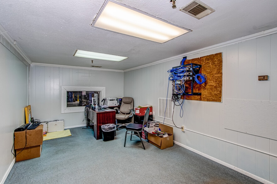 More Photos Of 14 Pine House Rd, Trenton Warehouse For Sale