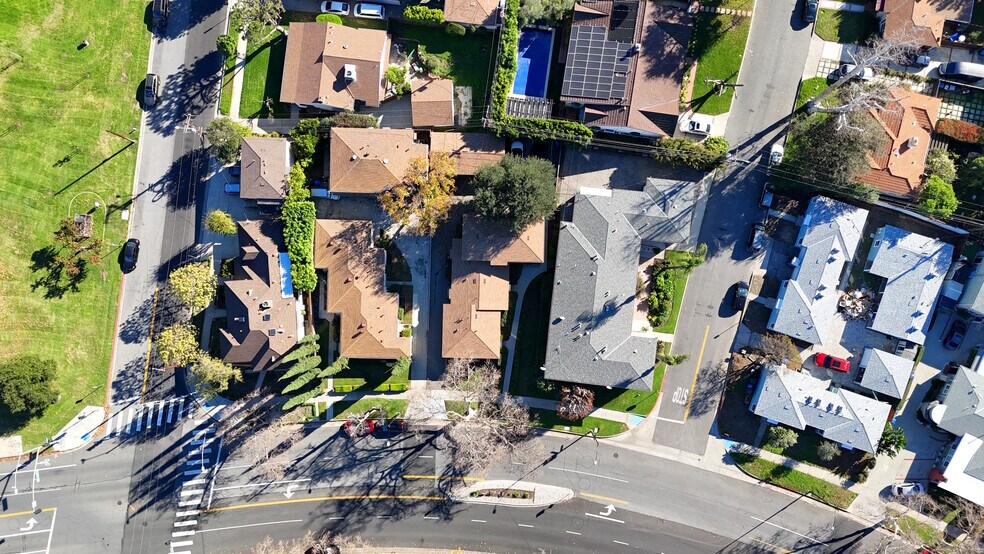 More Photos Of 2912 W Riverside Dr, Burbank Apartments For Sale