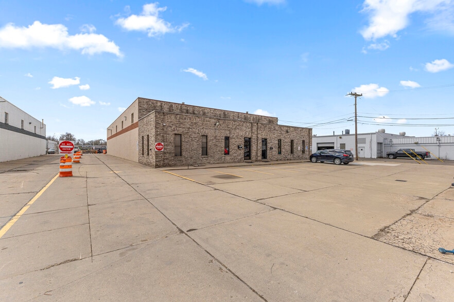 Primary Photo Of 32639-32645 Industrial Rd, Garden City Warehouse For Sale