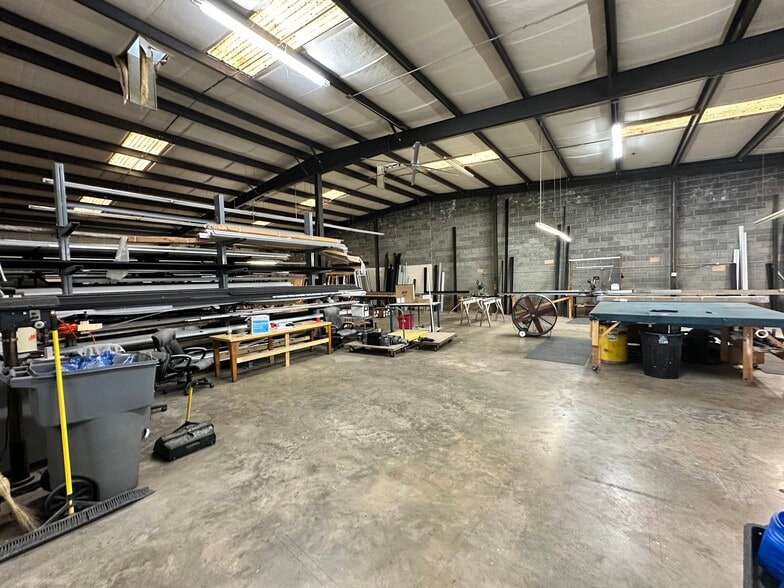 More Photos Of 721 N Long St, Salisbury Warehouse For Lease