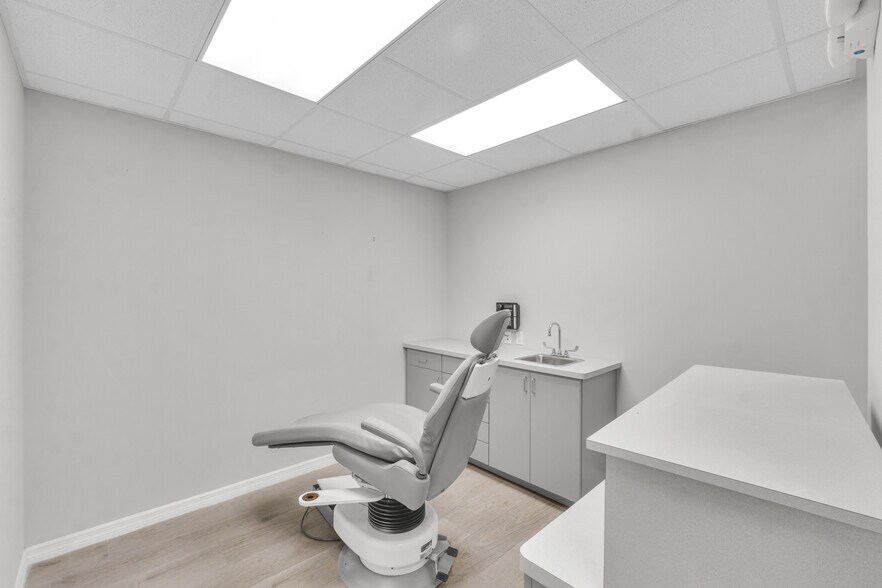 More Photos Of 8882 Royal Palm Blvd, Coral Springs Healthcare For Lease