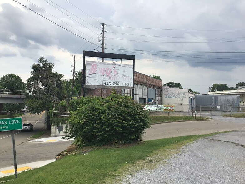 More Photos Of 102 E Hardin St, Greeneville Specialty For Sale