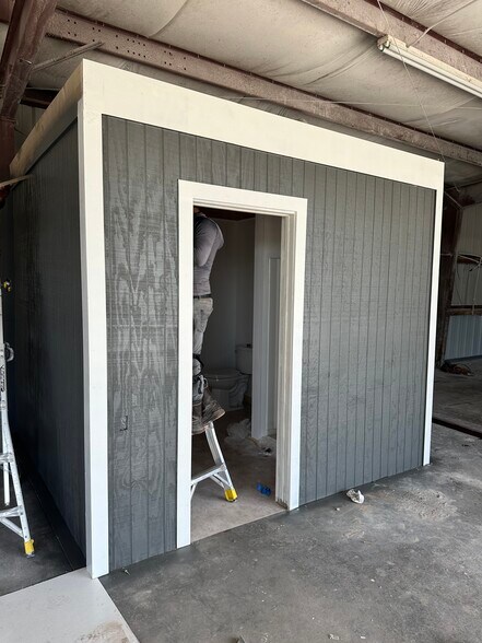 More Photos Of 3609 Wow Rd, Corpus Christi Warehouse For Lease