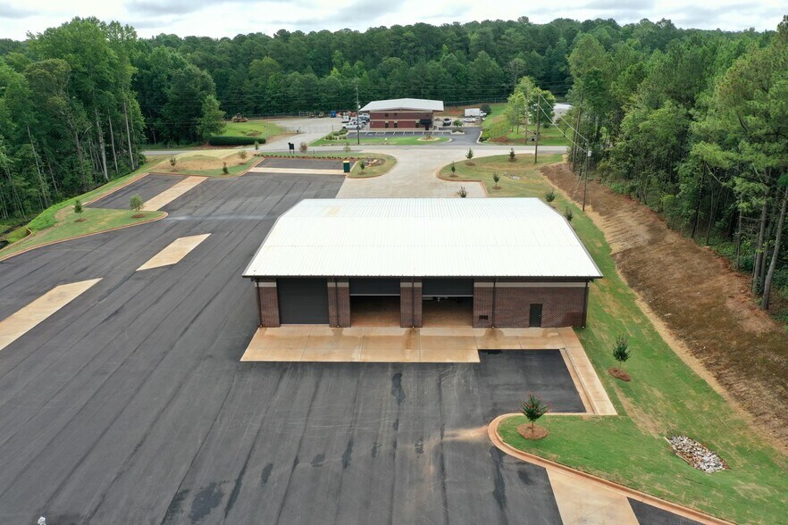 More Photos Of 570 Steele dr, Hampton Truck Terminal For Lease