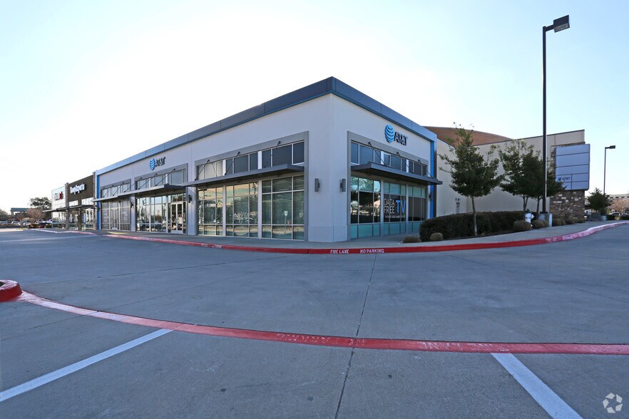 More Photos Of 5100 Belt Line Rd, Dallas General Retail For Lease