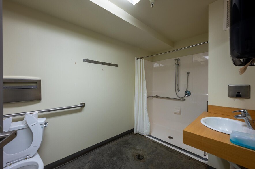 More Photos Of 1011 Harris Ave, Bellingham Restaurant For Sale