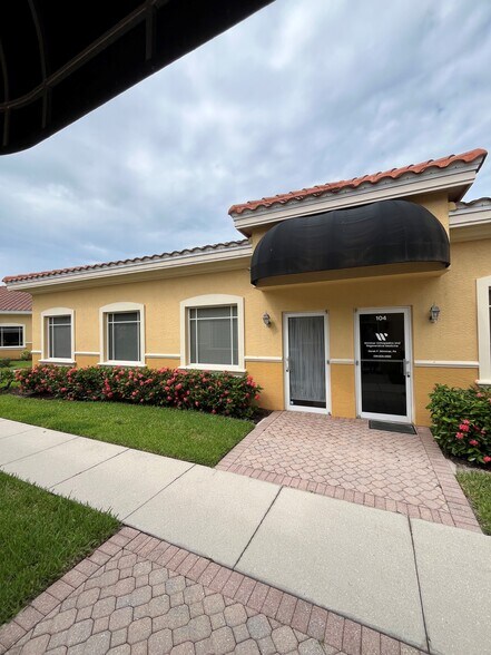 More Photos Of 3380 Woods Edge Cir, Bonita Springs Office For Lease