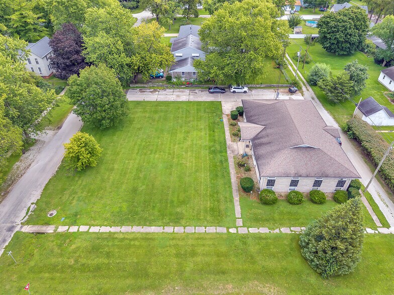 Primary Photo Of 100 E Market St, Piper City Apartments For Sale